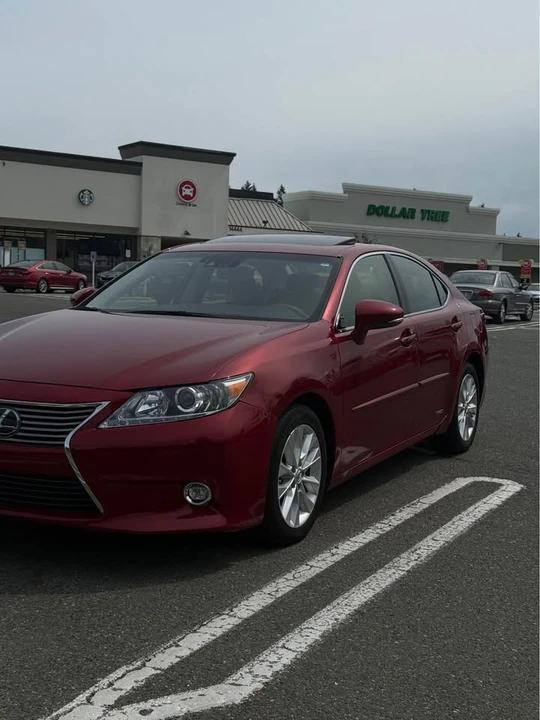 2014 Lexus ES 6th Gen - Image 12 of 14
