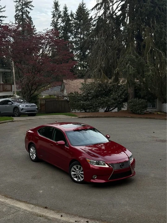 2014 Lexus ES 6th Gen - Image 4 of 14