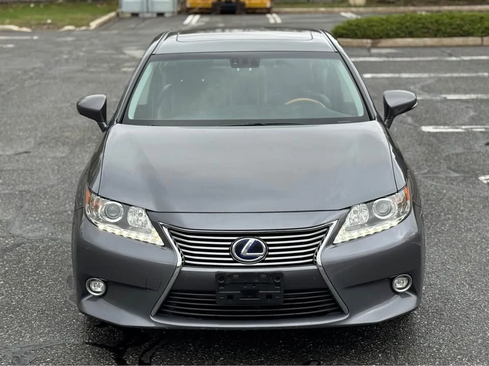 2014 Lexus ES 6th Gen - Image 9 of 19