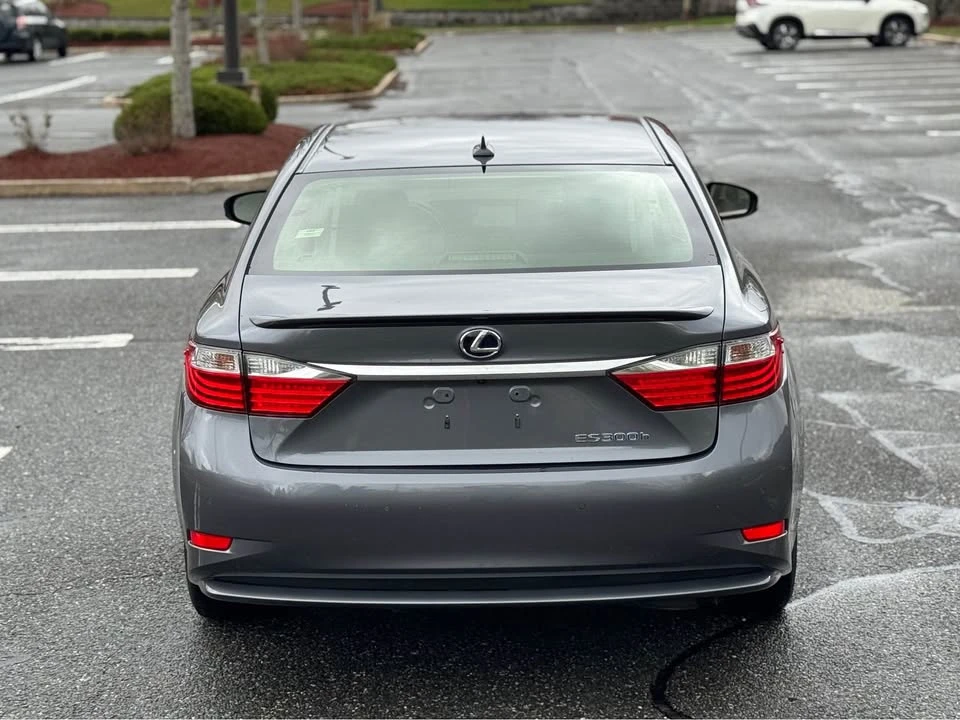 2014 Lexus ES 6th Gen - Image 5 of 19