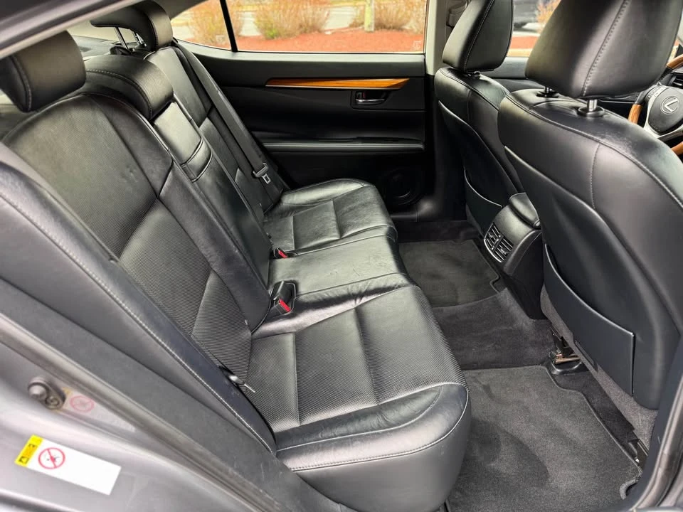2014 Lexus ES 6th Gen - Image 12 of 19