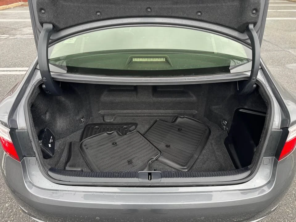 2014 Lexus ES 6th Gen - Image 16 of 19