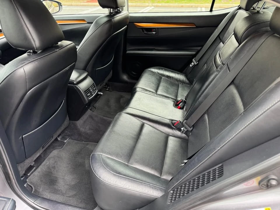 2014 Lexus ES 6th Gen - Image 13 of 19