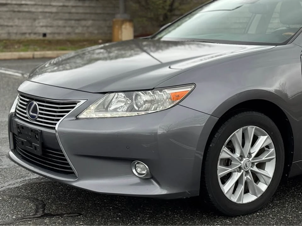 2014 Lexus ES 6th Gen - Image 6 of 19