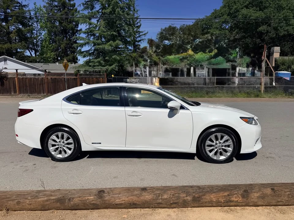 2014 Lexus ES 6th Gen - Image 3 of 20