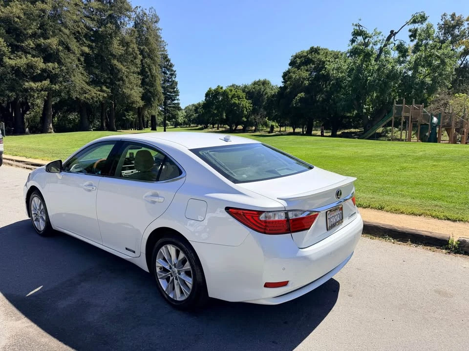 2014 Lexus ES 6th Gen - Image 8 of 20