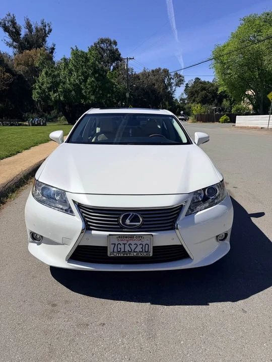 2014 Lexus ES 6th Gen - Image 2 of 20