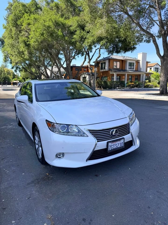 2014 Lexus ES 6th Gen - Image 10 of 20