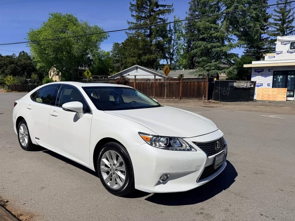2014 Lexus ES 6th Gen - Image 5 of 20