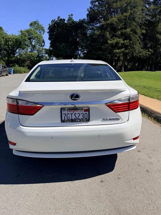 2014 Lexus ES 6th Gen - Image 7 of 20