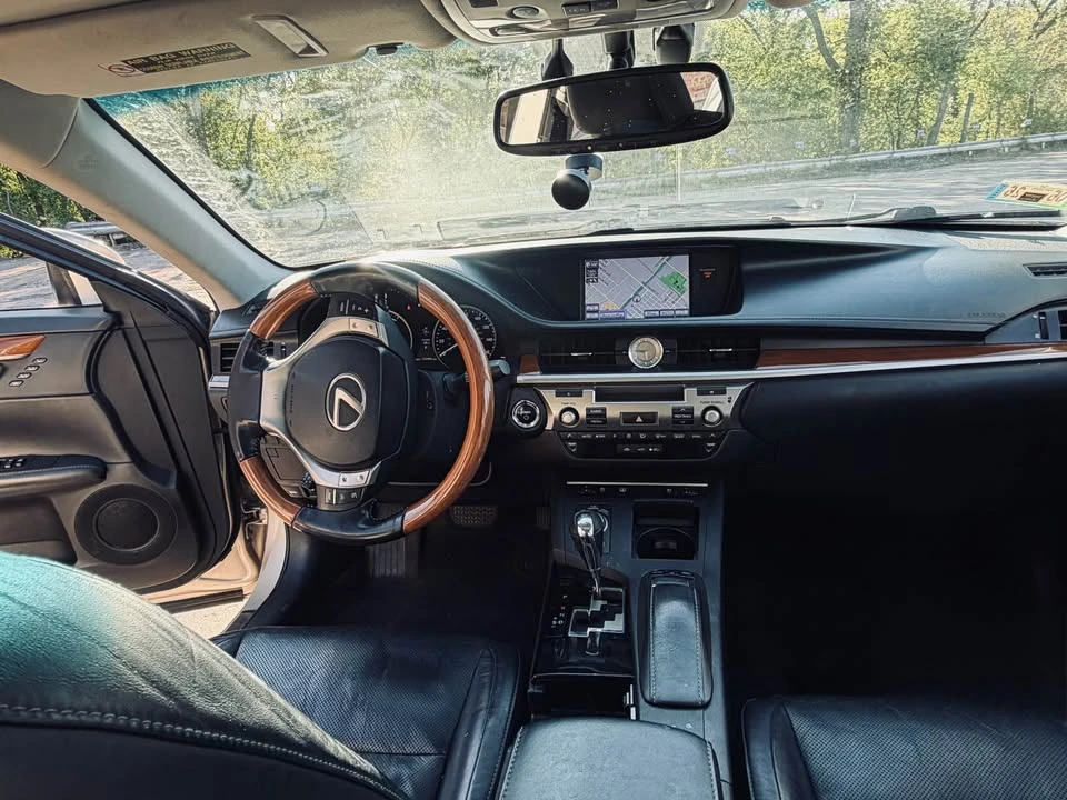 2014 Lexus ES 6th Gen - Image 8 of 8