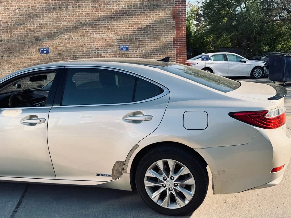 2014 Lexus ES 6th Gen - Image 4 of 8