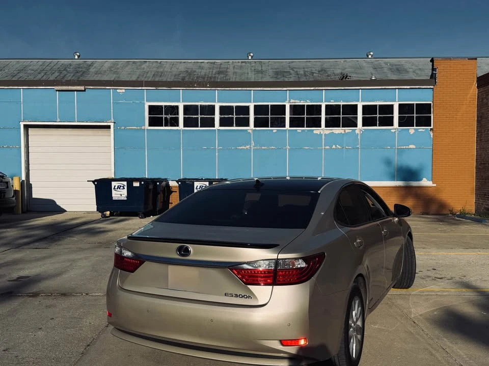 2014 Lexus ES 6th Gen - Image 3 of 8