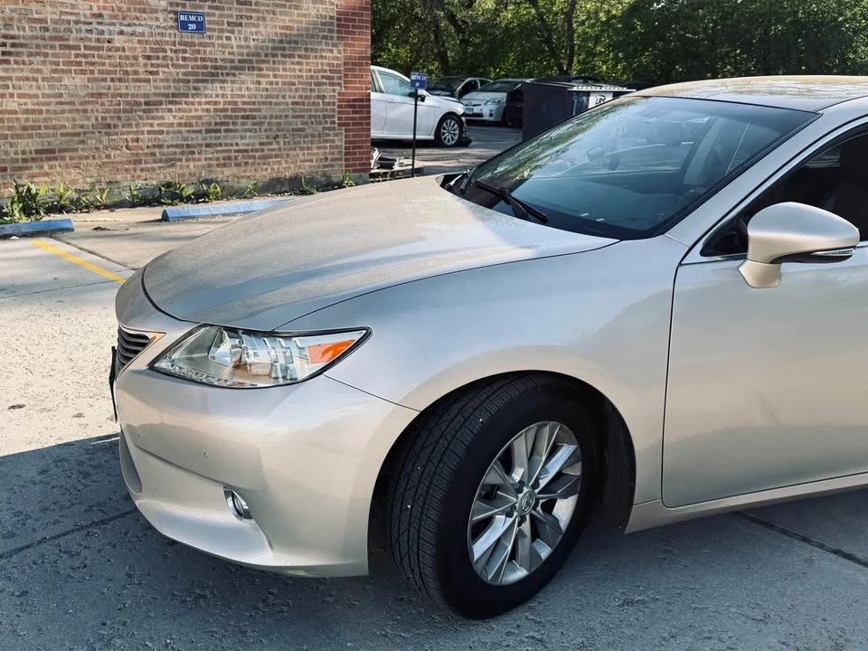 2014 Lexus ES 6th Gen - Image 5 of 8
