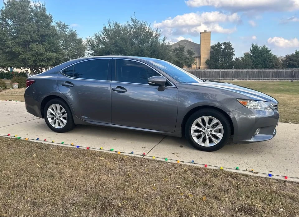 2014 Lexus ES 6th Gen - Image 2 of 7