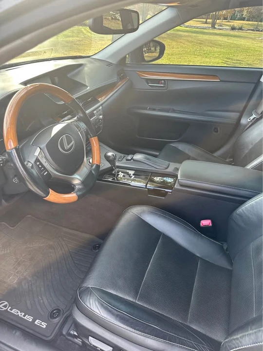 2014 Lexus ES 6th Gen - Image 5 of 7