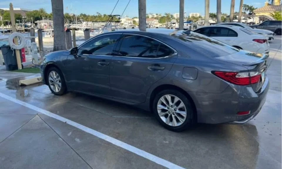 2014 Lexus ES 6th Gen - Image 4 of 10