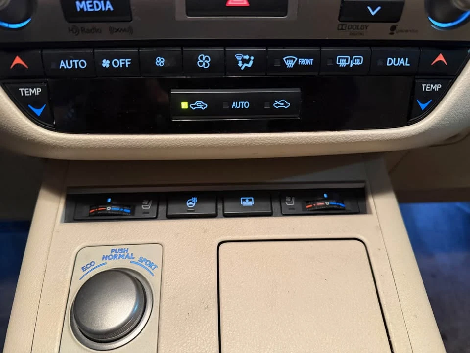 2014 Lexus ES 6th Gen - Image 6 of 7