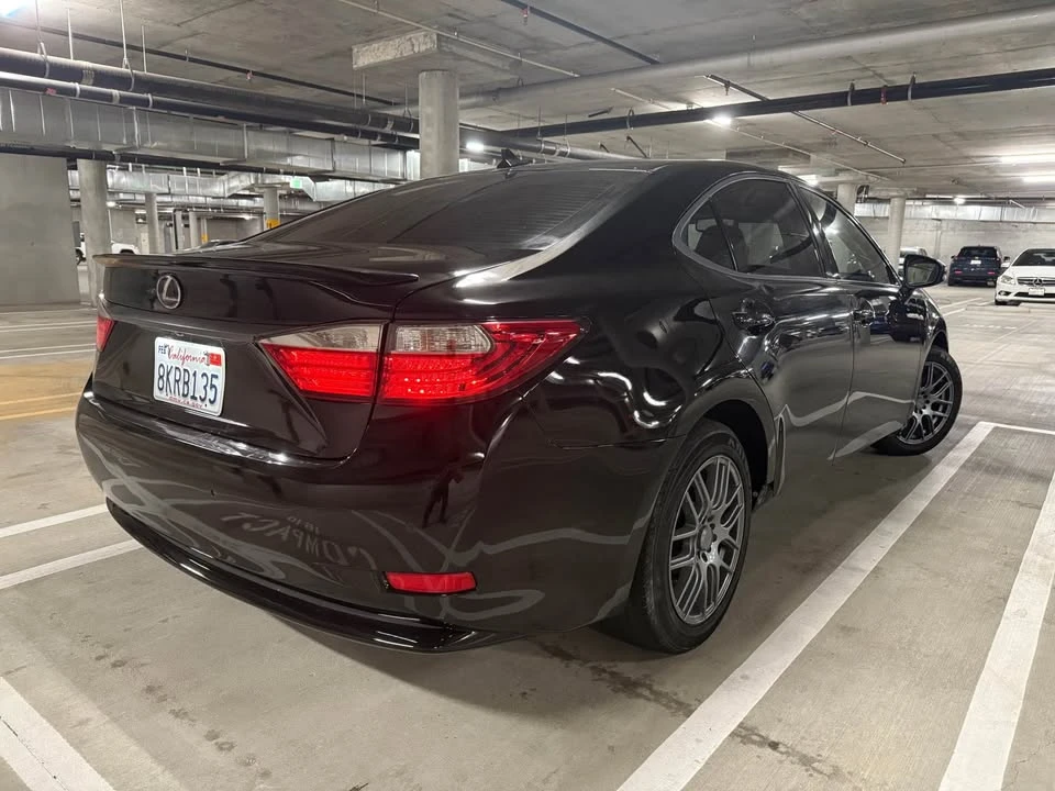 2014 Lexus ES 6th Gen - Image 3 of 7