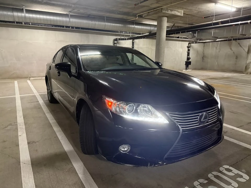 2014 Lexus ES 6th Gen - Image 2 of 7