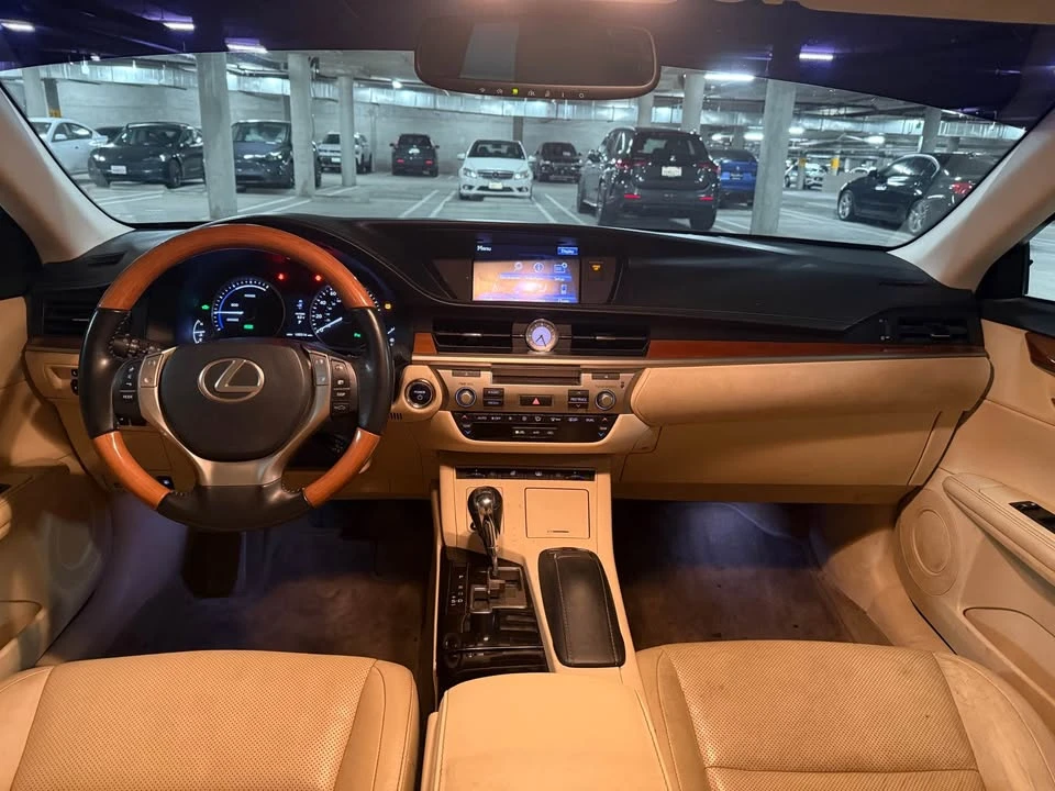 2014 Lexus ES 6th Gen - Image 5 of 7