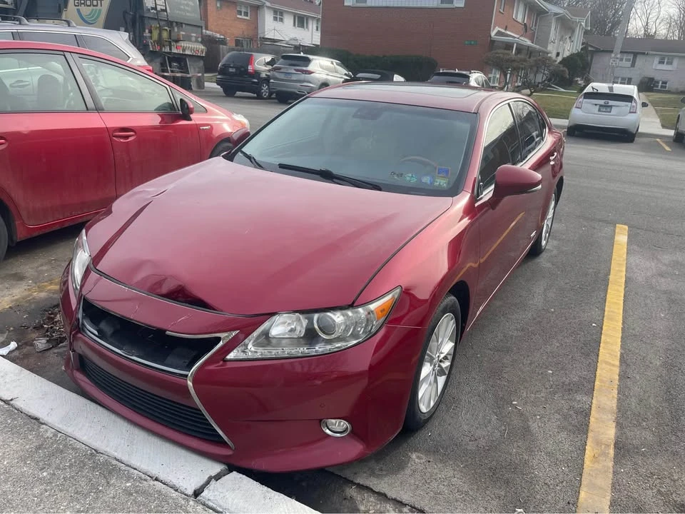 2014 Lexus ES 6th Gen - Image 2 of 11
