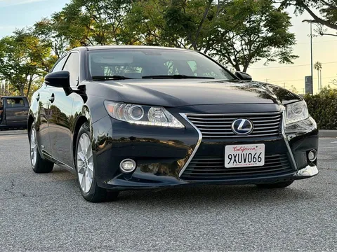 2014 Lexus ES 300h Ultra Luxury Sedan