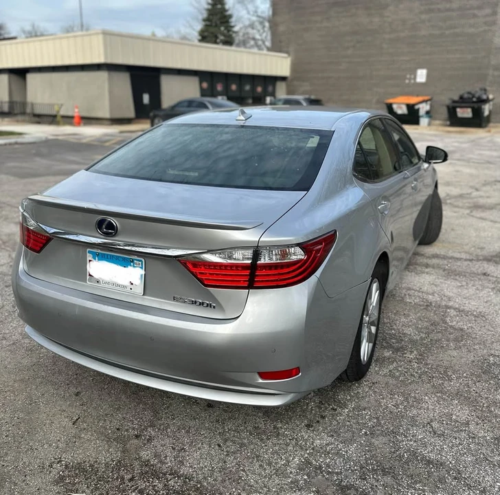 2014 Lexus ES 6th Gen - Image 4 of 15