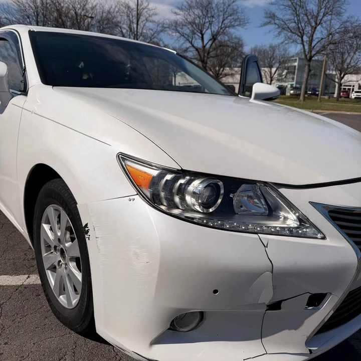 2014 Lexus ES 6th Gen - Image 3 of 12