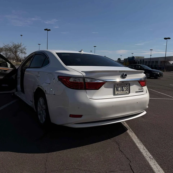 2014 Lexus ES 6th Gen - Image 4 of 12