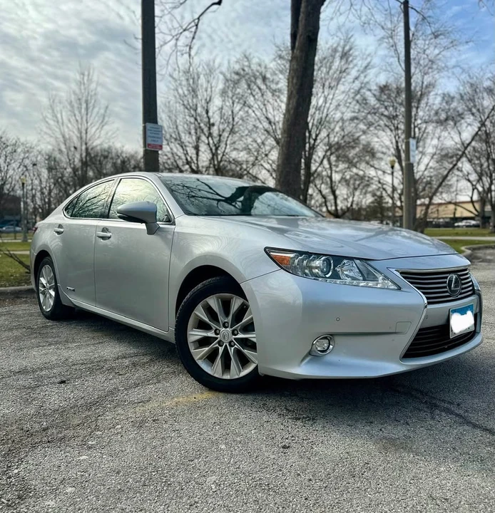 2014 Lexus ES 6th Gen - Image 2 of 15