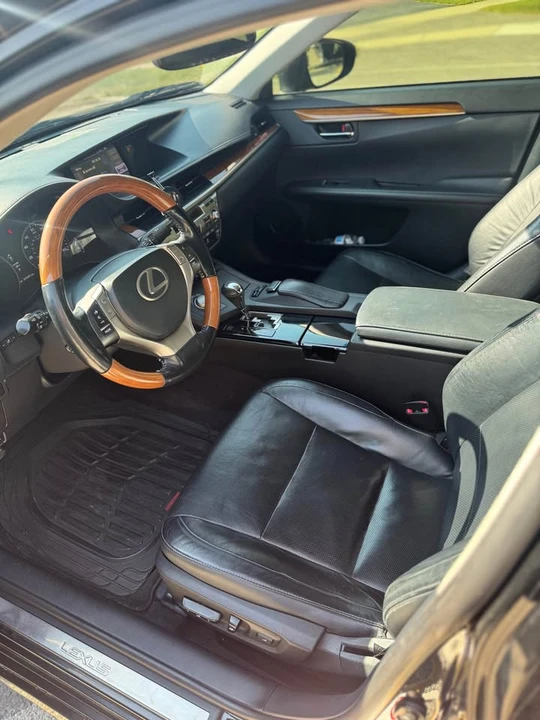 2014 Lexus ES 6th Gen - Image 7 of 13