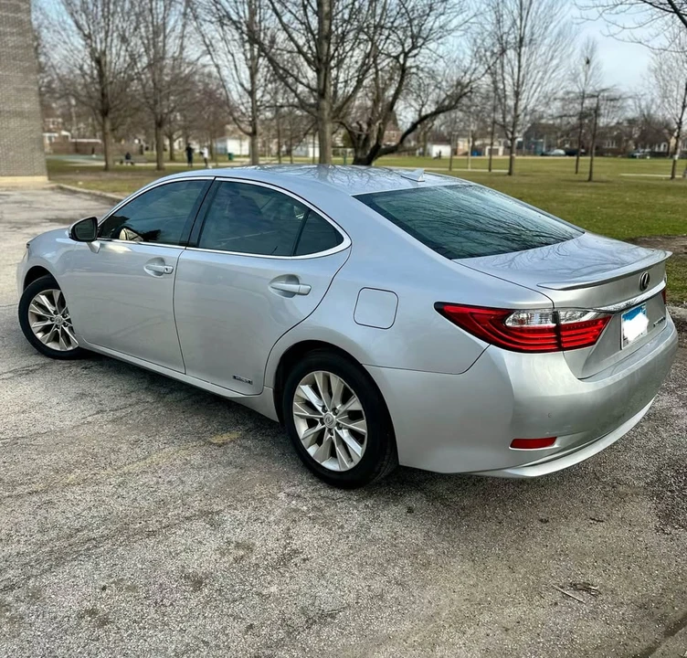 2014 Lexus ES 6th Gen - Image 3 of 15