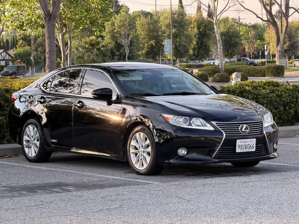 2014 Lexus ES 6th Gen - Image 3 of 12