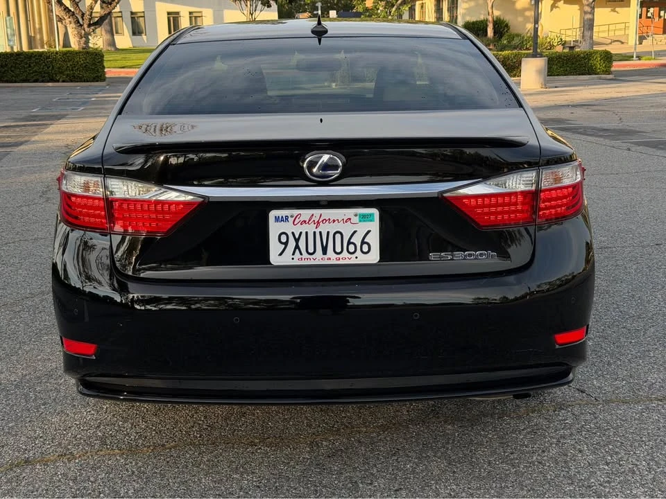 2014 Lexus ES 6th Gen - Image 12 of 12