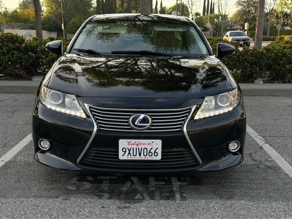 2014 Lexus ES 6th Gen - Image 11 of 12