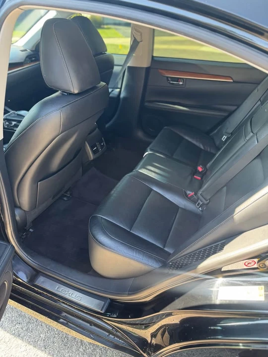 2014 Lexus ES 6th Gen - Image 8 of 13