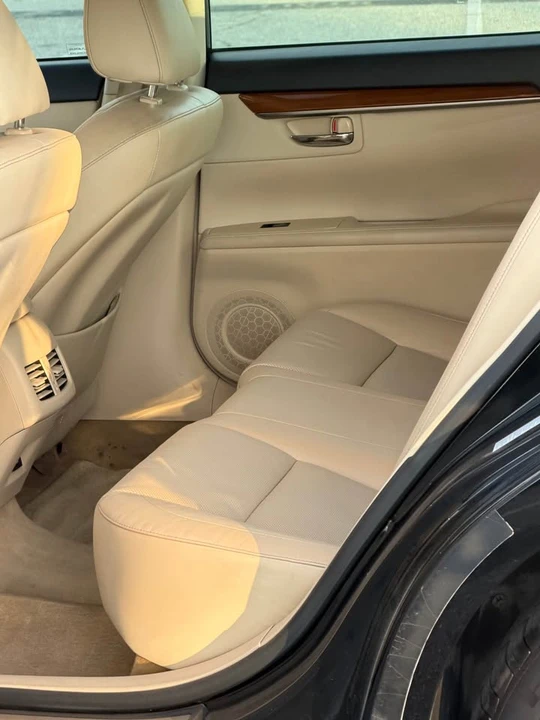 2014 Lexus ES 6th Gen - Image 6 of 12