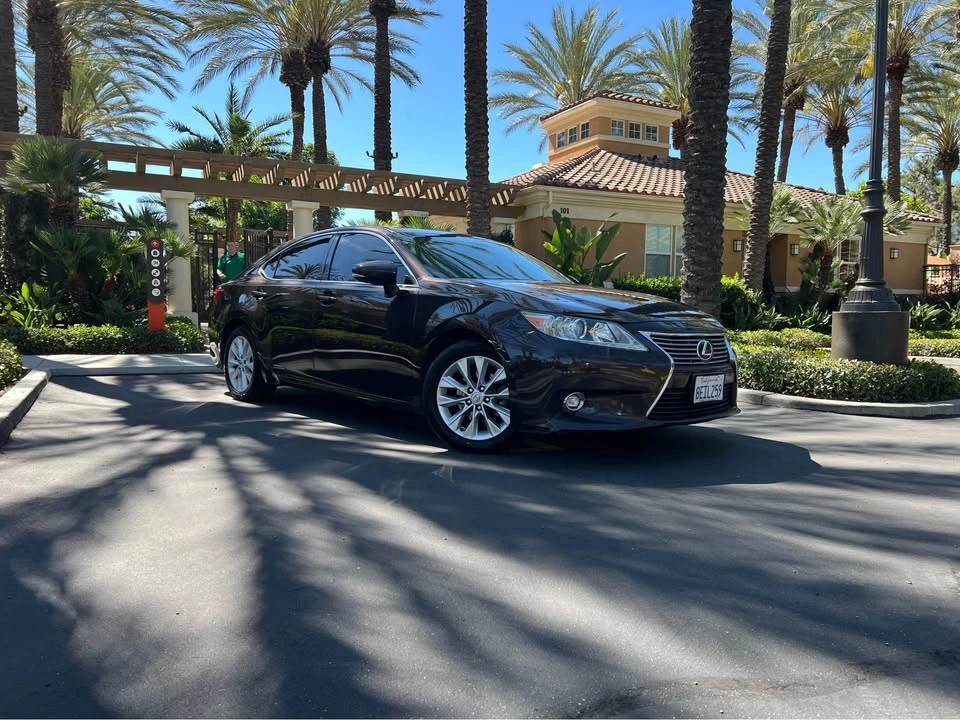 2014 Lexus ES 6th Gen - Image 3 of 13