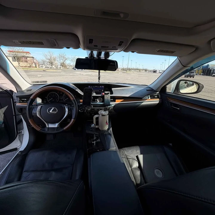 2014 Lexus ES 6th Gen - Image 7 of 12