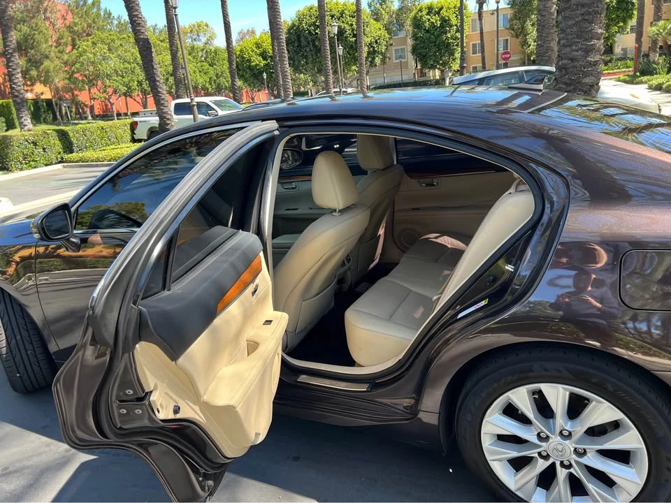 2014 Lexus ES 6th Gen - Image 5 of 13