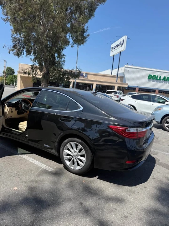 2014 Lexus ES 6th Gen - Image 2 of 5