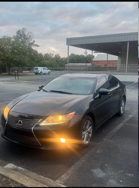 2014 Lexus ES 6th Gen - Image 6 of 8