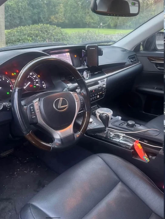 2014 Lexus ES 6th Gen - Image 5 of 8