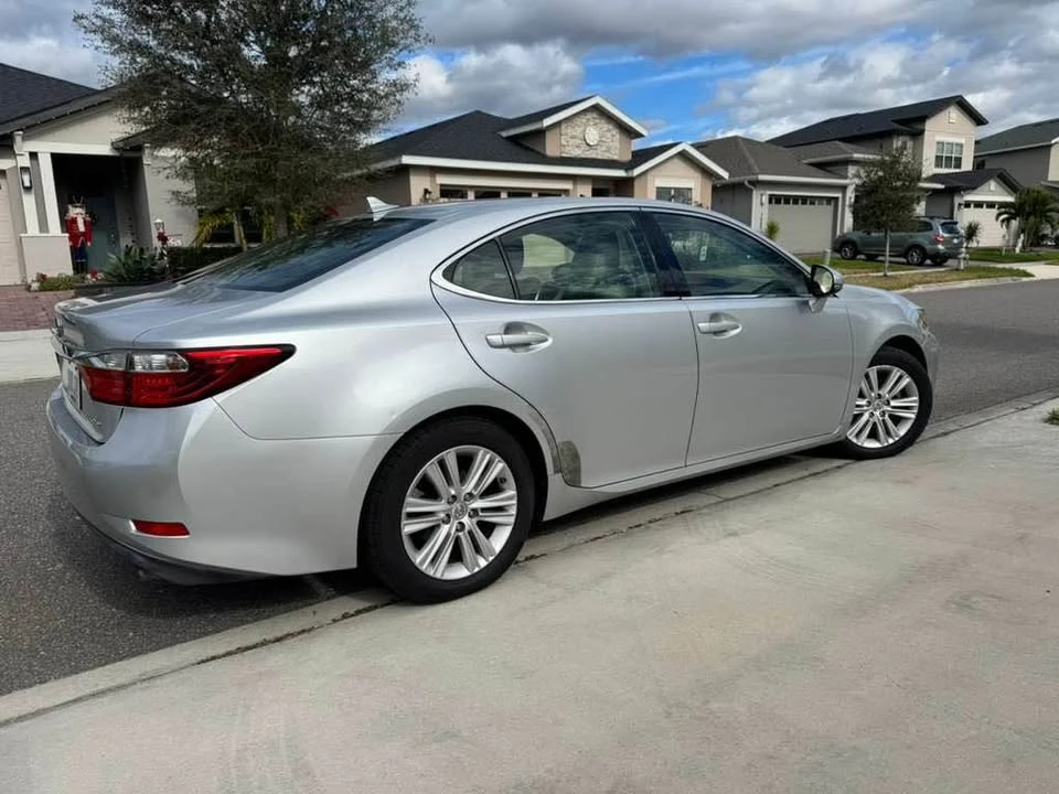 2014 Lexus ES 6th Gen - Image 3 of 9