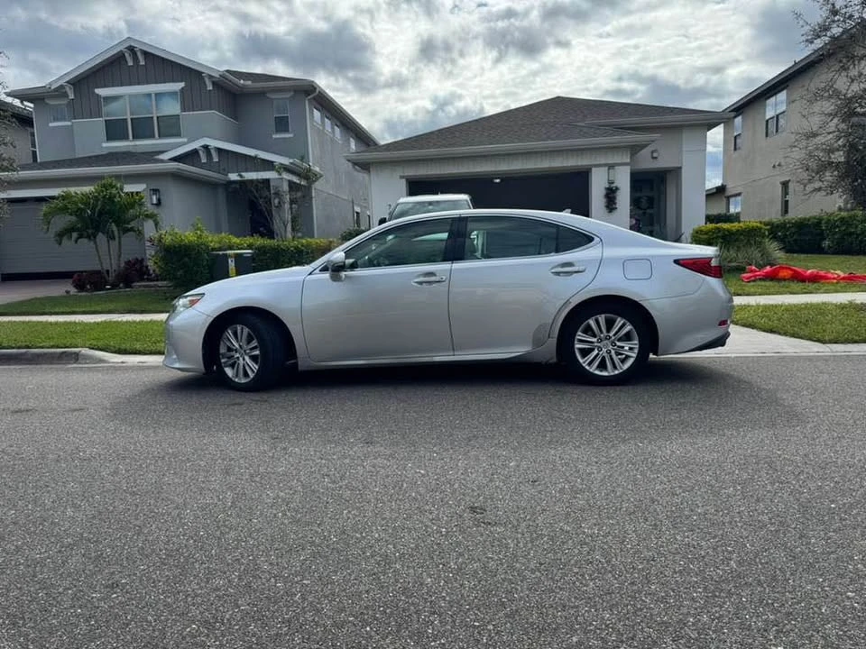 2014 Lexus ES 6th Gen - Image 2 of 9