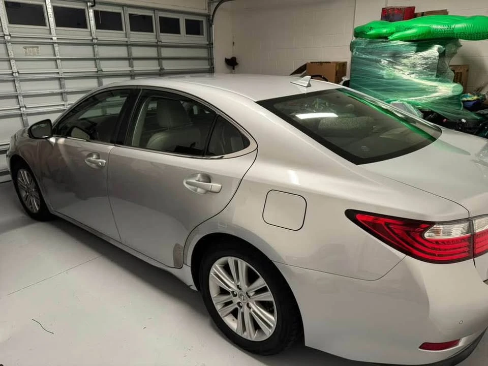 2014 Lexus ES 6th Gen - Image 8 of 9