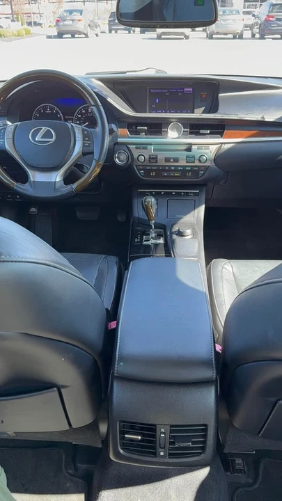 2014 Lexus ES 6th Gen - Image 6 of 17