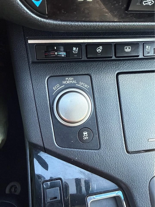 2014 Lexus ES 6th Gen - Image 2 of 17