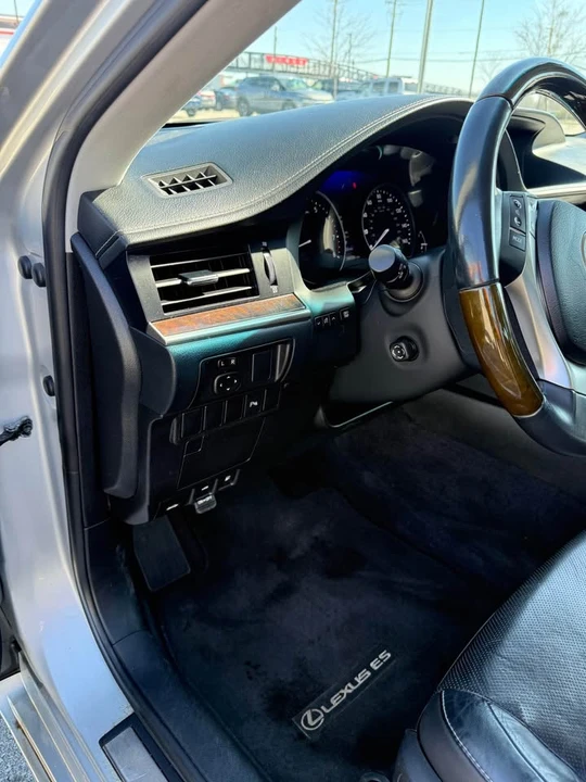 2014 Lexus ES 6th Gen - Image 7 of 17